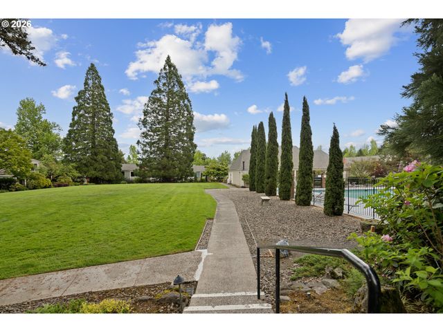1397 BONNIEBRAE Dr, Lake Oswego, OR 97034