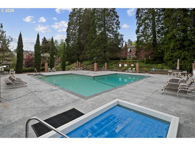 1397 BONNIEBRAE Dr, Lake Oswego, OR 97034