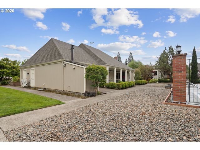 1397 BONNIEBRAE Dr, Lake Oswego, OR 97034