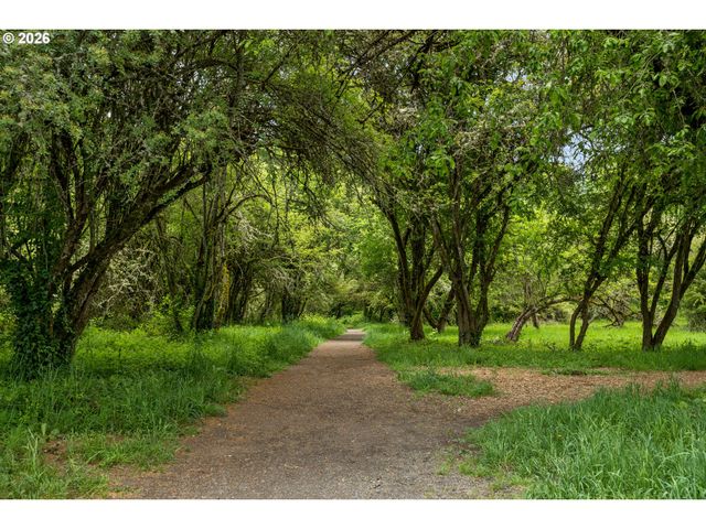 1397 BONNIEBRAE Dr, Lake Oswego, OR 97034
