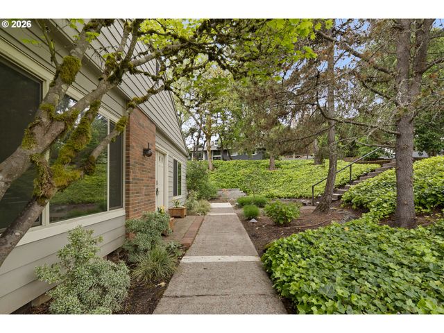 1397 BONNIEBRAE Dr, Lake Oswego, OR 97034