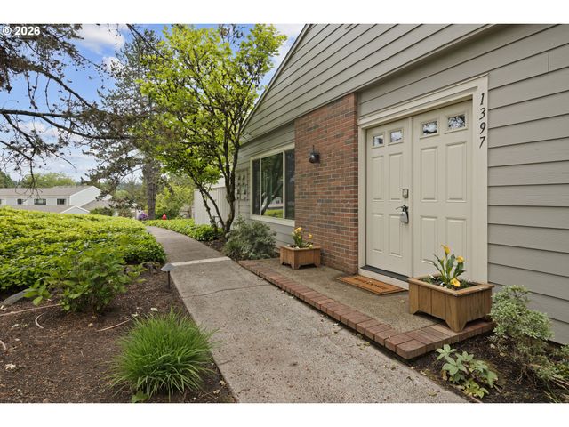 1397 BONNIEBRAE Dr, Lake Oswego, OR 97034