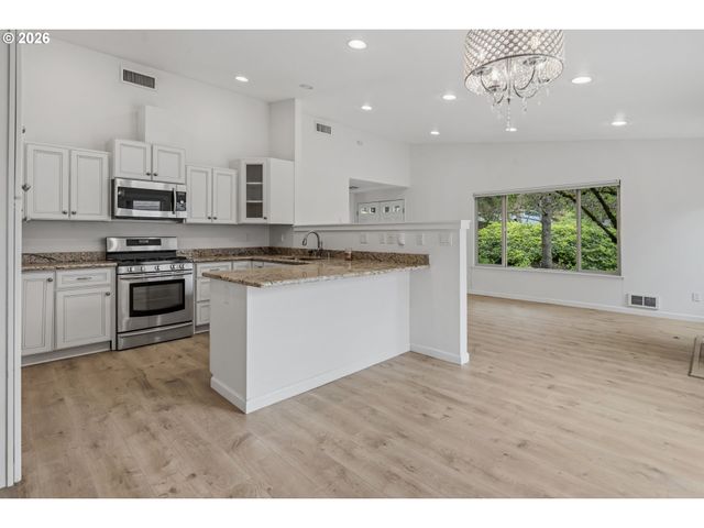 1397 BONNIEBRAE Dr, Lake Oswego, OR 97034