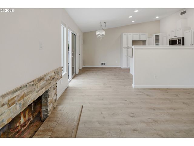 1397 BONNIEBRAE Dr, Lake Oswego, OR 97034