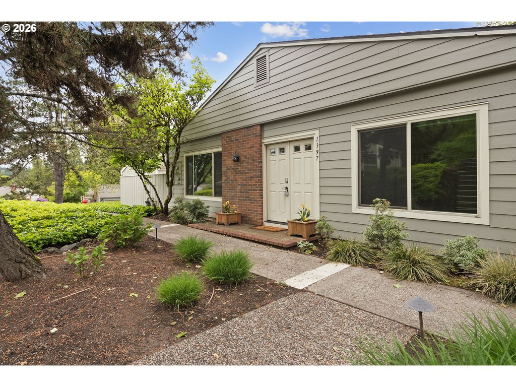 1397 BONNIEBRAE Dr, Lake Oswego, OR 97034