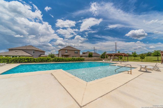 100 Jessica Knoll, San Antonio, TX 78253