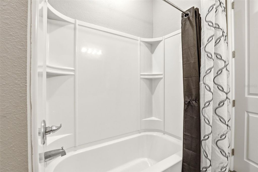 Image 20 of property listing at 5256 MEADOW SONG DRIVE, Okahumpka, FL 34762