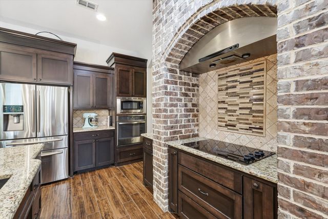 11236 Brady Oaks Court, Fort Worth, TX 76135