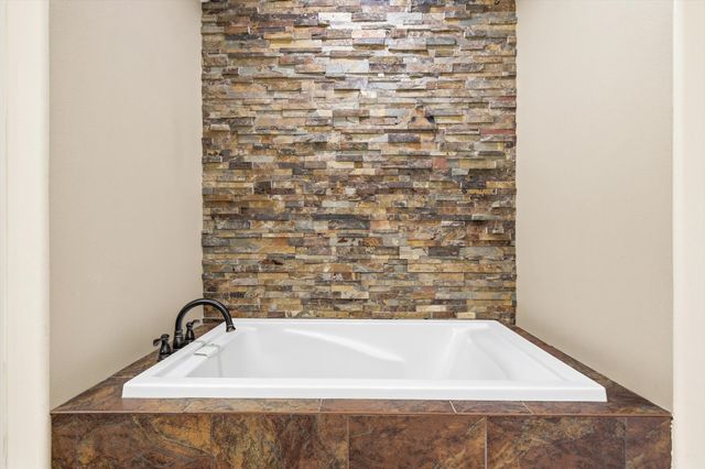 11236 Brady Oaks Court, Fort Worth, TX 76135