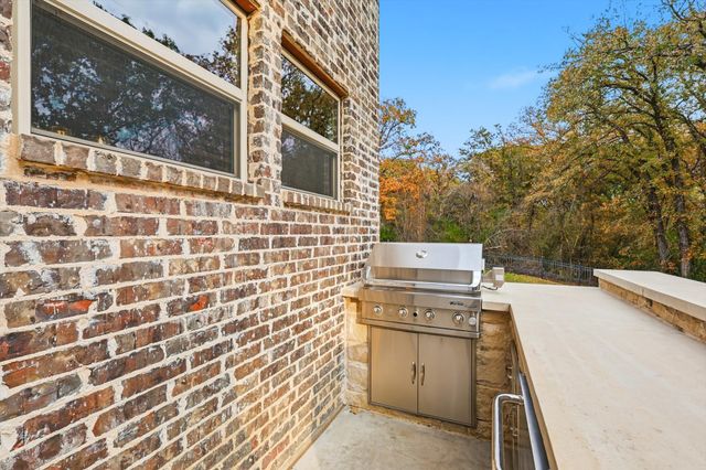 11236 Brady Oaks Court, Fort Worth, TX 76135