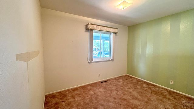 2127 Ridgewood Ln, Pueblo, CO 81005