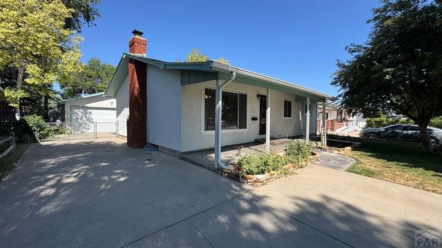 2127 Ridgewood Ln, Pueblo, CO 81005