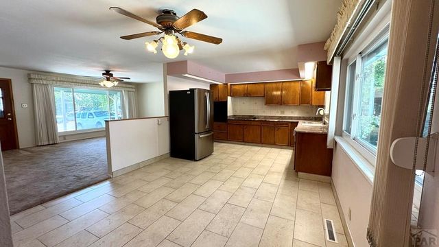 2127 Ridgewood Ln, Pueblo, CO 81005