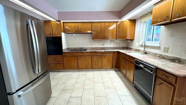 2127 Ridgewood Ln, Pueblo, CO 81005