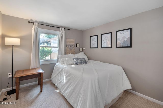 89 Arrow Wood Place, Malta, NY 12020