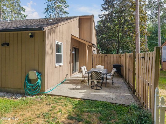 89 Arrow Wood Place, Malta, NY 12020