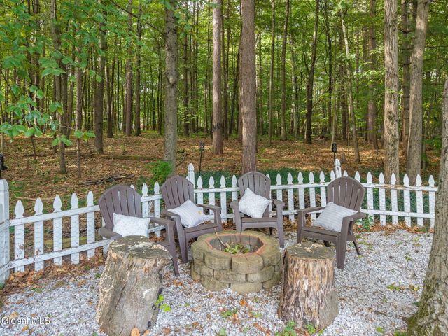 89 Arrow Wood Place, Malta, NY 12020