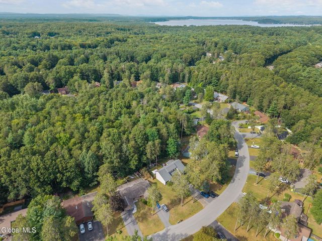 89 Arrow Wood Place, Malta, NY 12020