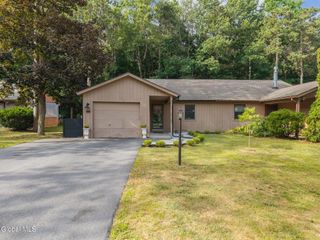 89 Arrow Wood Place, Malta, NY 12020