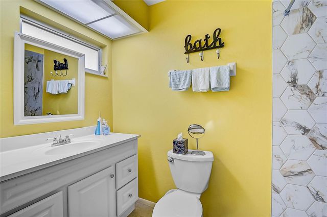 7128 W COUNTRY CLUB DRIVE N, Sarasota, FL 34243