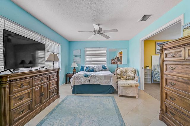 7128 W COUNTRY CLUB DRIVE N, Sarasota, FL 34243