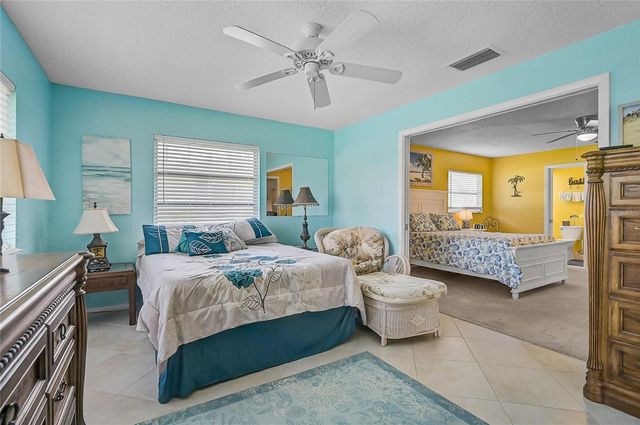 7128 W COUNTRY CLUB DRIVE N, Sarasota, FL 34243