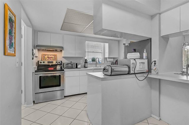 7128 W COUNTRY CLUB DRIVE N, Sarasota, FL 34243