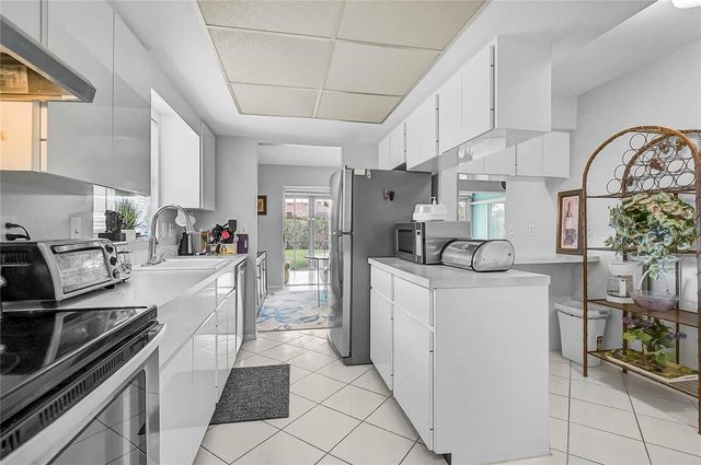 7128 W COUNTRY CLUB DRIVE N, Sarasota, FL 34243