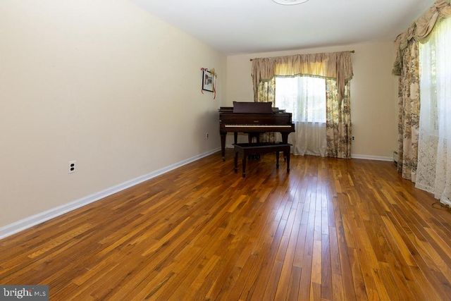 28 VALLEY VIEW DR, Fountainville, PA 18923