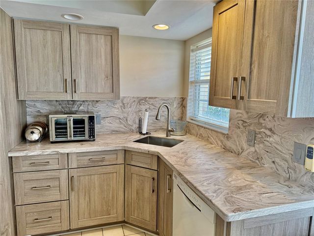 714 HARRINGTON LAKE DRIVE S 1, Venice, FL 34293