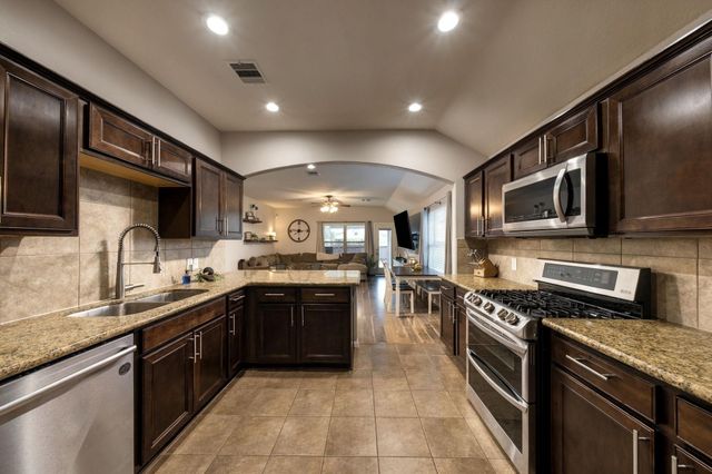 336 Country Crossing Circle, Magnolia, TX 77354