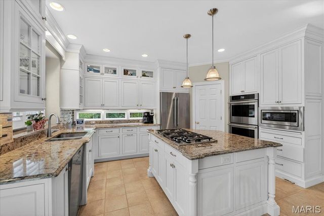 15920 Picardy Crest Court, Chesterfield, MO 63017