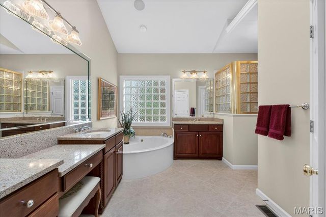 15920 Picardy Crest Court, Chesterfield, MO 63017