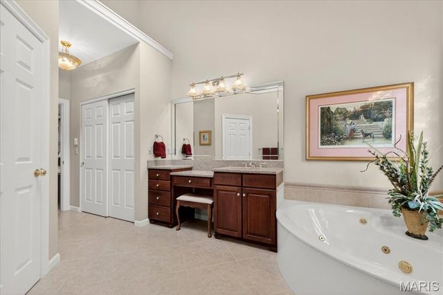 15920 Picardy Crest Court, Chesterfield, MO 63017