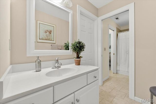 15920 Picardy Crest Court, Chesterfield, MO 63017