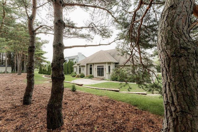 5020 Pine Tree CIRCLE, Racine, WI 53402