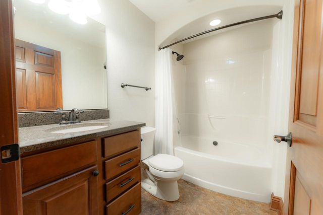 5020 Pine Tree CIRCLE, Racine, WI 53402