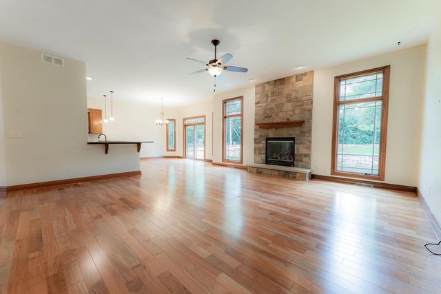 5020 Pine Tree CIRCLE, Racine, WI 53402