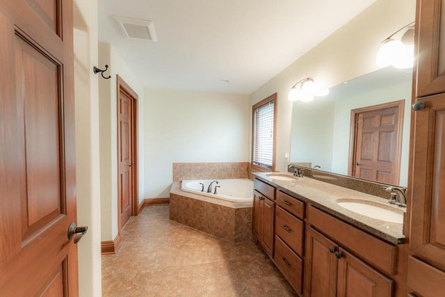 5020 Pine Tree CIRCLE, Racine, WI 53402