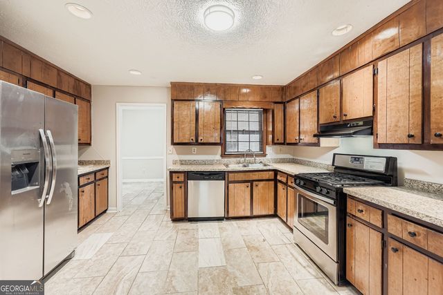 2932 Marsh Lane, Stone Mountain, GA 30087