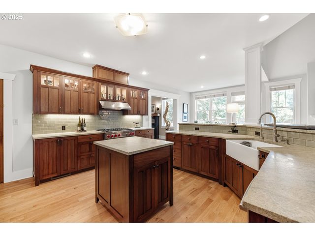 12624 Sw 22ND Ave, Lake Oswego, OR 97034