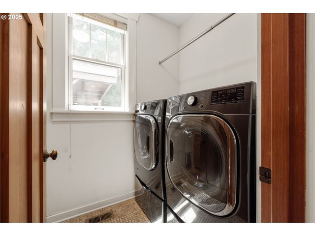 12624 Sw 22ND Ave, Lake Oswego, OR 97034