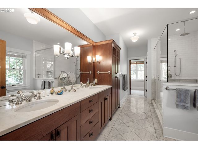 12624 Sw 22ND Ave, Lake Oswego, OR 97034