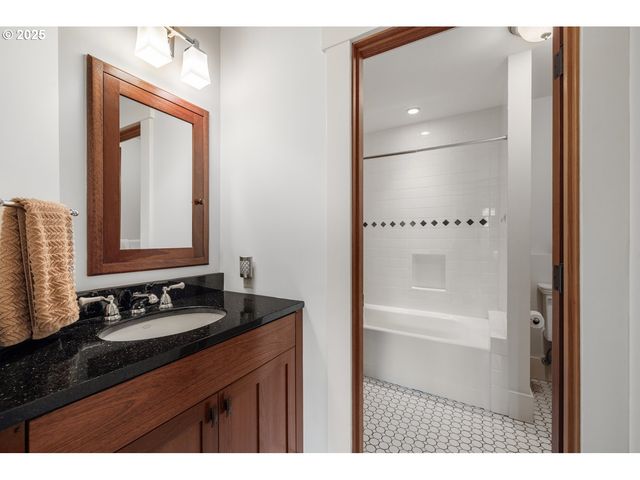 12624 Sw 22ND Ave, Lake Oswego, OR 97034