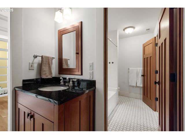 12624 Sw 22ND Ave, Lake Oswego, OR 97034