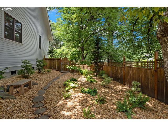 12624 Sw 22ND Ave, Lake Oswego, OR 97034