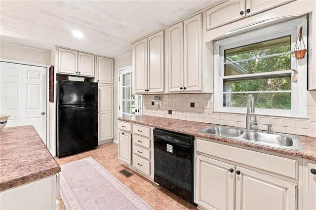 1694 Cartersville Highway, Dallas, GA 30132