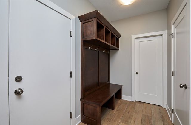 9683 Crestview Drive, West Des Moines, IA 50266