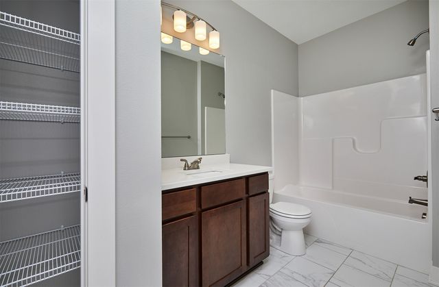 9683 Crestview Drive, West Des Moines, IA 50266