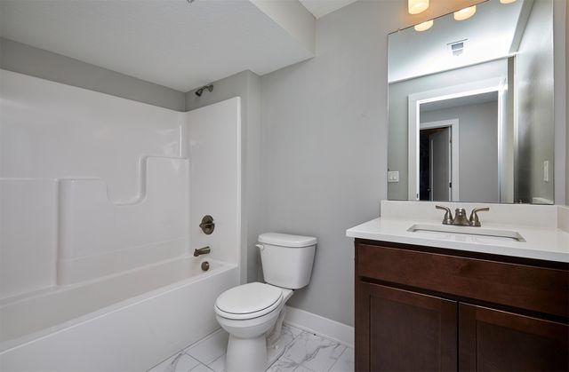 9683 Crestview Drive, West Des Moines, IA 50266